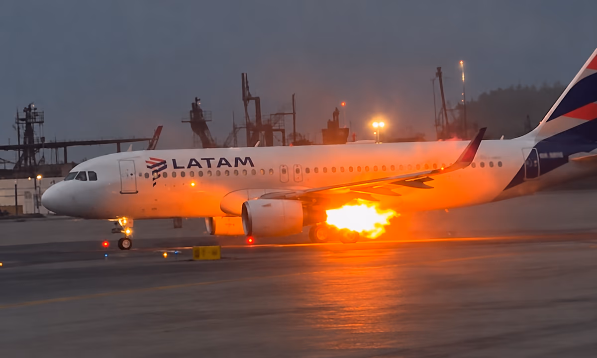 Asa de avião da Latam pega fogo antes de decolagem no Peru