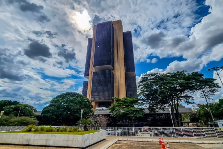 Banco Central mantém taxa de juros em novo patamar recorde