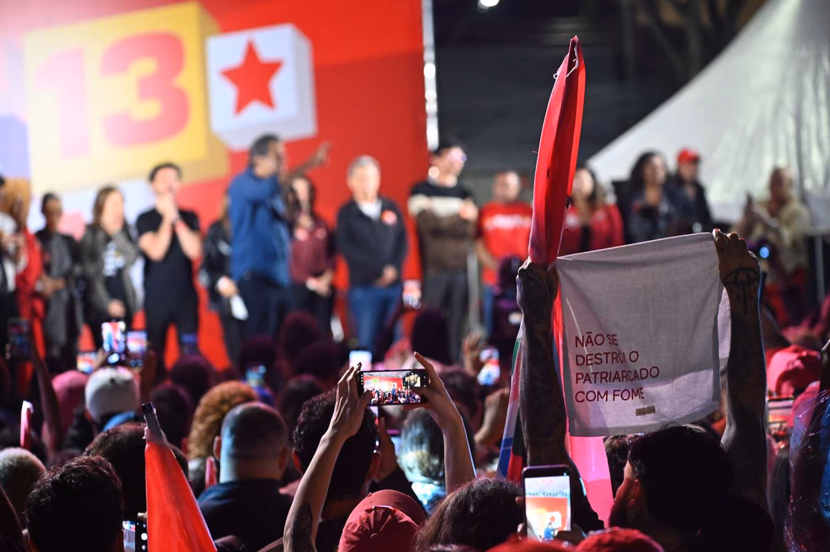 Jornalista da Jovem Pan é hostilizado em ato pró-Lula na capital paulista
