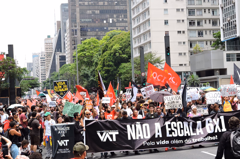 Senado aprova fim da escala 6x1 em votação estratégica e gera alerta para empregos