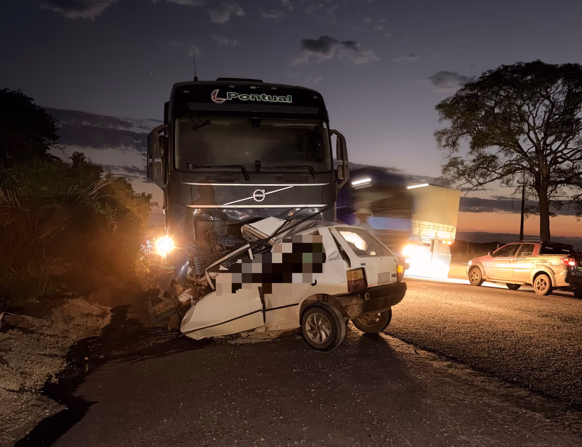 Carro e carreta batem de frente e cinco morrem na MT-140 em Nova Brasilândia