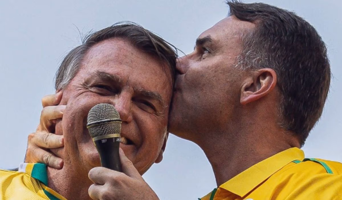 Moraes libera visita de Flávio Bolsonaro ao pai após 90 dias de proibição