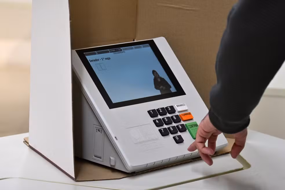 Jovens 'viram' voto e intensificam mobilização na reta final do 2º turno presidencial