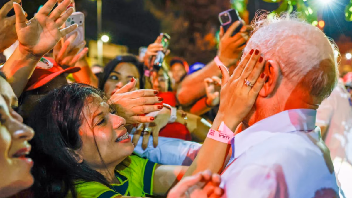Perfis pró-Lula divulgam 'manual' de conduta: 'Tomar banho e não usar drogas' para atrair votos