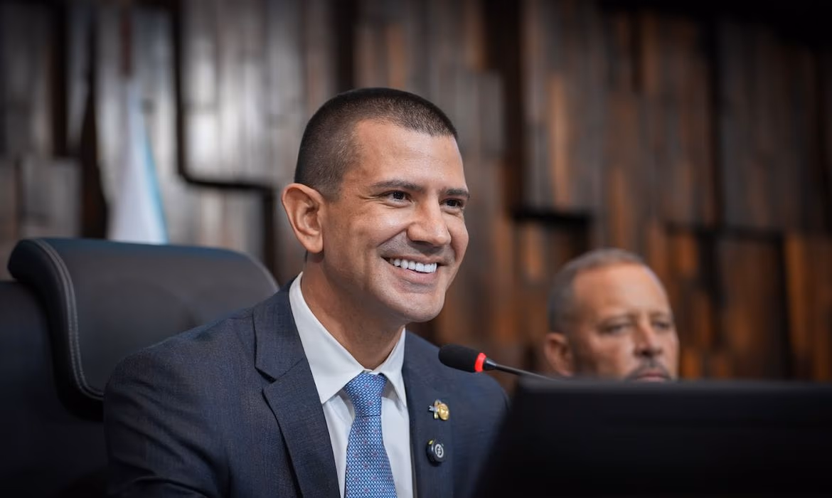 TSE forma maioria e Douglas Ruas pode vencer eleição no Rio no 1º turno